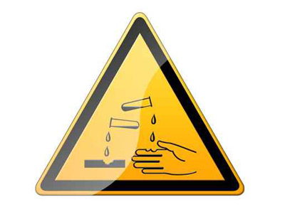 ياباني ينتقم من حبيبته عن طريق وضع حمض في حذائها صورة رقم 1