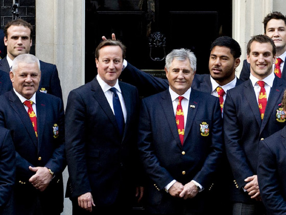 فضيحة: كاميرون نائم بفراش شقيقة زوجته وحقيبته بلا حراسة! صورة رقم 3