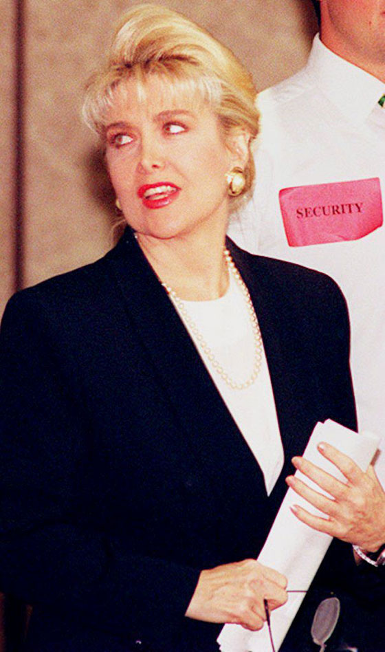 فضائح جديدة في عائلة كلينتون.. هيلاري مثلية النوع!! صورة رقم 6