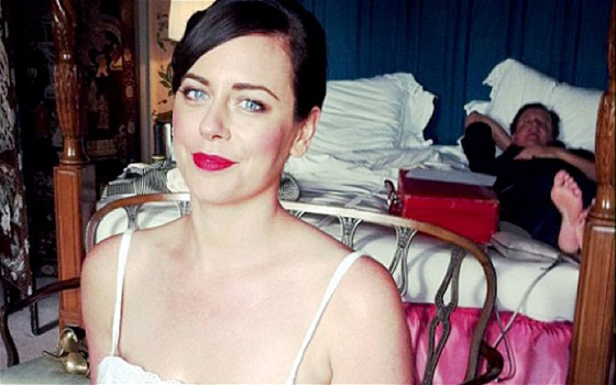 فضيحة: كاميرون نائم بفراش شقيقة زوجته وحقيبته بلا حراسة! صورة رقم 1