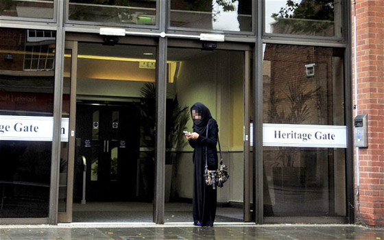 بريطانيا: فرض التحجُّب على المعلمات في مدرسة اسلامية صورة رقم 2