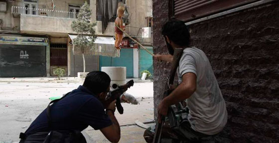 بالصور: المانيكان.. مقاتل غير شكل يدخل المعارك في سوريا! صورة رقم 3