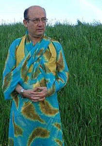 رجال أكراد بلباس نسائية يتظاهرون ضد النظام الايراني صورة رقم 1