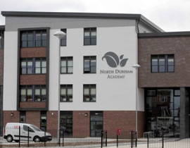 جيران يحتجون على افتتاح نادي نوع في حيهم مقابل المدرسة صورة رقم 1