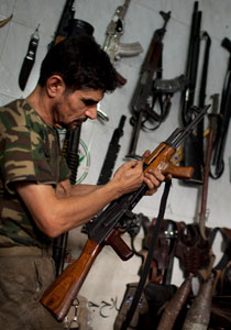 القذائف الصاروخية والسيوف.. تجارة رائجة في مدينة حلب صورة رقم 1