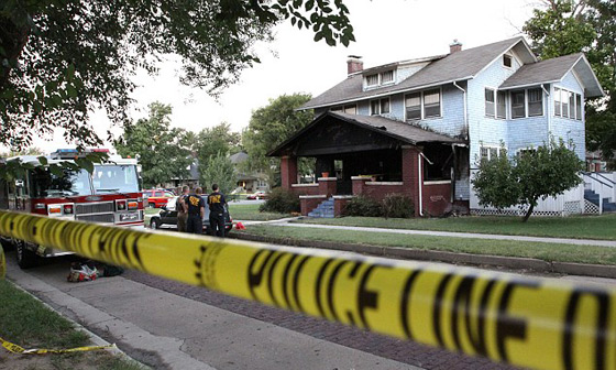 صبي يقتل امه واخته عمدا باحراق منزل عائلته صورة رقم 1