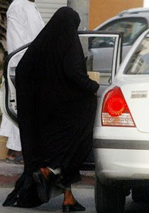  مفتي سعودي: قيادة المرأة للسيارة يزيد من مخاطر تشوه أطفالها صورة رقم 1