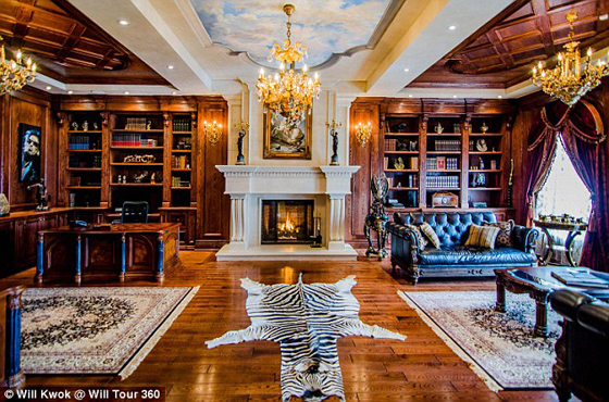 صور:زوجان يبنيان قصراً ملكياً لزفافهما ويبيعاه بعد ثلاثة أشهر صورة رقم 5