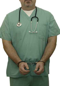 السجن 18 شهرا لطبيب عربي صور مريضاته وهن عاريات صورة رقم 1