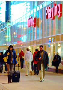 حظر التسوق في فرنسا الاحد يغضب الفرنسيين ويحدث شرخا بالحكومة  صورة رقم 2