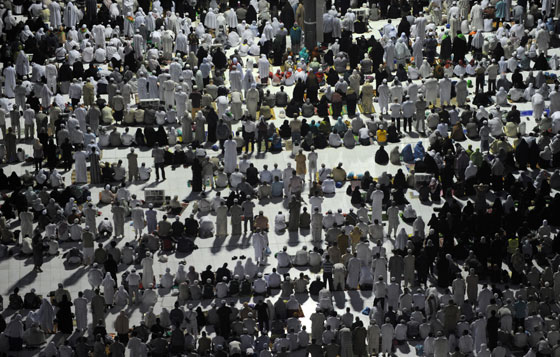 بالصور.. ملايين الحجاج تنتشر في الديار المقدسة صورة رقم 1