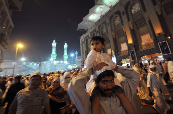 بالصور.. ملايين الحجاج تنتشر في الديار المقدسة صورة رقم 12