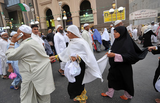 بالصور.. ملايين الحجاج تنتشر في الديار المقدسة صورة رقم 14