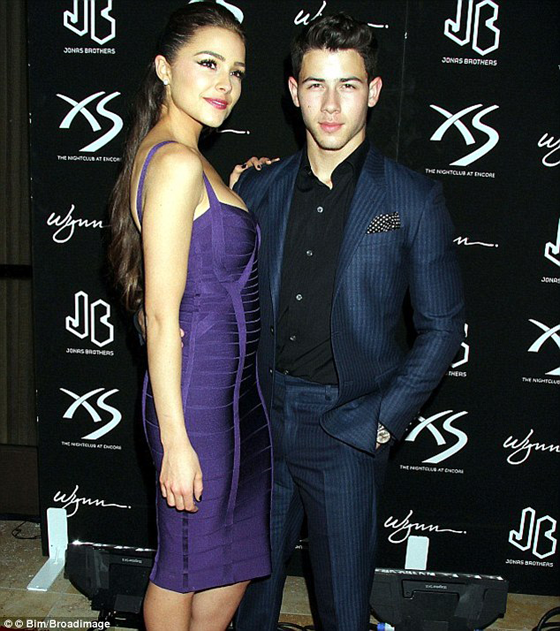 الشرطة الهندية تحقق بصورة لملكة جمال الكون لا تحترم تاج محل صورة رقم 8