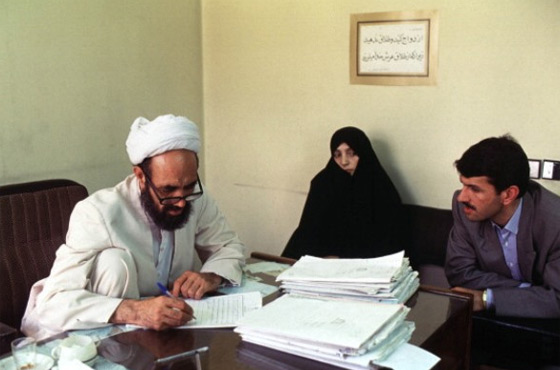 اليوم الذي لم يسجل فيه اية حالة طلاق في ايران!! صورة رقم 1