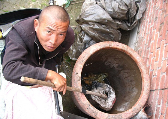 الصين: عجز عن توفير تكاليف العملية فقطع ساقه بسكين ومنشار صورة رقم 9