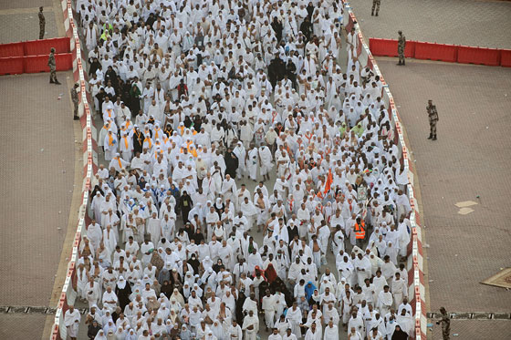 صور للحجاج وهم يرمون الجمرات صورة رقم 9 صور للحجاج وهم يرمون الجمرات صورة رقم 9