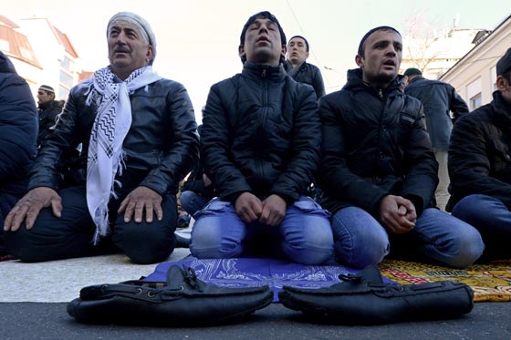 بالصور.. شاهدوا احتفالات شعوب العالم بعيد الاضحى صورة رقم 56