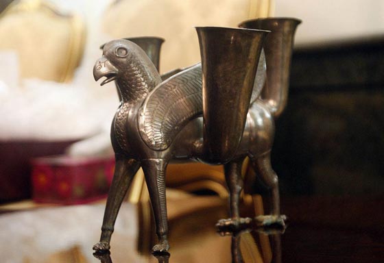 فضيحة أمريكية.. واشنطن تهدي طهران (طائر الغريفين) المزيف صورة رقم 4 فضيحة أمريكية.. واشنطن تهدي طهران (طائر الغريفين) المزيف صورة رقم 4