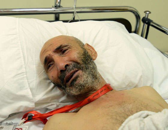 دموع الفرح تهمي من عيني حاج مغربي.. رغم المصيبة صورة رقم 1 دموع الفرح تهمي من عيني حاج مغربي.. رغم المصيبة صورة رقم 1