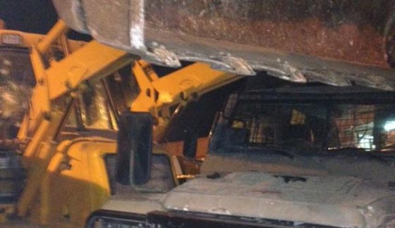 هجوم فلسطيني على معسكر اسرائيلي.. بالجرافة صورة رقم 1 هجوم فلسطيني على معسكر اسرائيلي.. بالجرافة صورة رقم 1