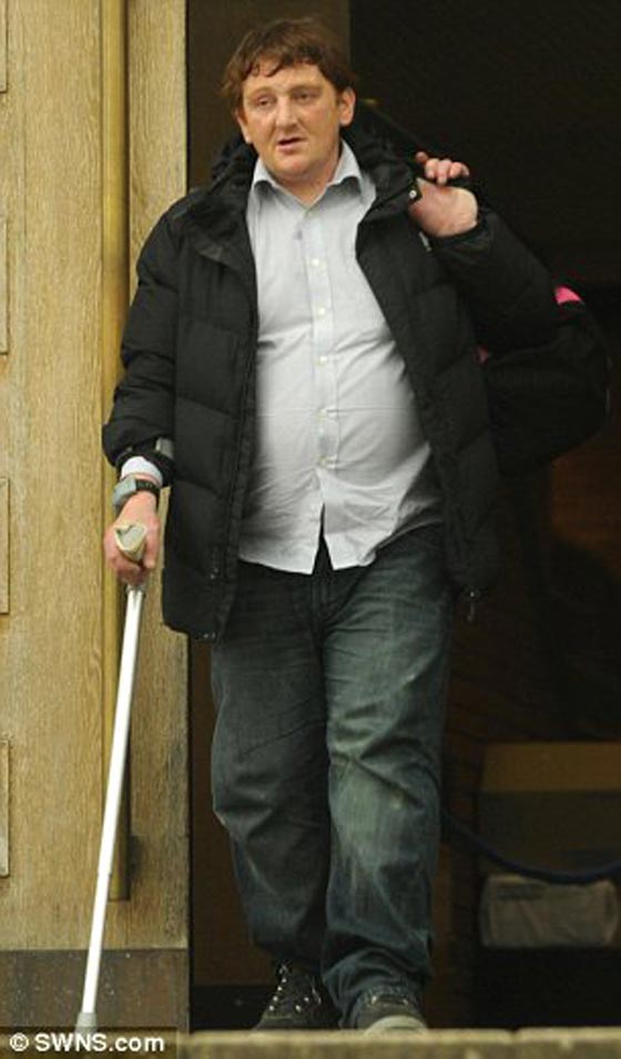  سجن رجل عضّ قضيب جاره خلال شجار بينهما بسبب الموسيقى صورة رقم 2