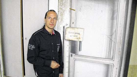 السجن لملك المانيا لانه استصدر رخصة سياقة من مملكته الوهمية! صورة رقم 2 السجن لملك المانيا لانه استصدر رخصة سياقة من مملكته الوهمية! صورة رقم 2