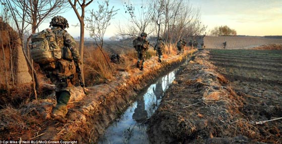 جندي بريطاني يوثق حياة الجنود في أفغانستان بمعرض صور صورة رقم 10 جندي بريطاني يوثق حياة الجنود في أفغانستان بمعرض صور صورة رقم 10