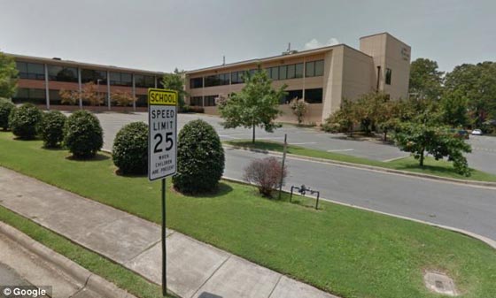 طرد معلمة مدرسة كاثوليكية شاذة بشكل فاحش تزوجت من عشيقتها السحاقية صورة رقم 1 طرد معلمة مدرسة كاثوليكية شاذة بشكل فاحش تزوجت من عشيقتها السحاقية صورة رقم 1