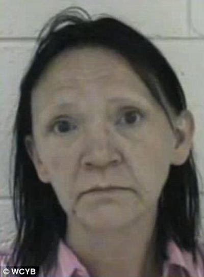 زوجان يجبران بناتهما على ممارسة الرذيلة مع رجال مقابل المال صورة رقم 4