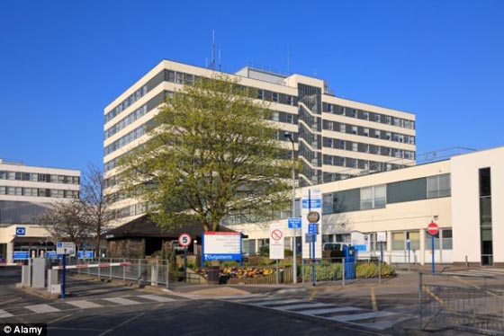 وضعت طفلها بالمنزل وهي نائمة دون وجود طبيب وبمساعدة صديقها صورة رقم 1 وضعت طفلها بالمنزل وهي نائمة دون وجود طبيب وبمساعدة صديقها صورة رقم 1