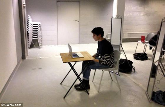 باسم الفن: شاذ فاحش يفقد عذريته أمام الناس ضمن مشروع مدرسي صورة رقم 1 باسم الفن: شاذ فاحش يفقد عذريته أمام الناس ضمن مشروع مدرسي صورة رقم 1