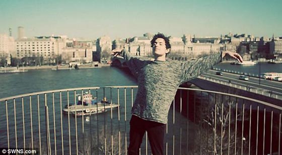 باسم الفن: شاذ فاحش يفقد عذريته أمام الناس ضمن مشروع مدرسي صورة رقم 2 باسم الفن: شاذ فاحش يفقد عذريته أمام الناس ضمن مشروع مدرسي صورة رقم 2