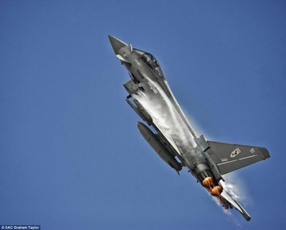 شاهدوا.. الصور الفائزة في مسابقة سلاح الجو البريطاني لعام 2013 صورة رقم 5 شاهدوا.. الصور الفائزة في مسابقة سلاح الجو البريطاني لعام 2013 صورة رقم 5