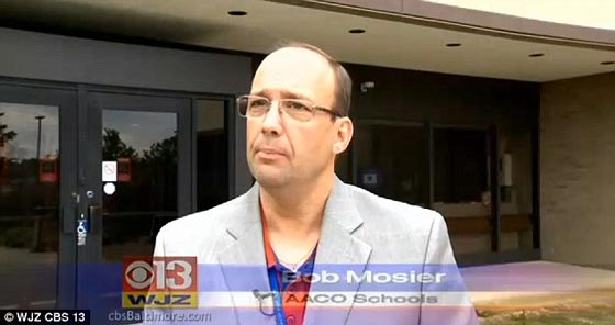 ثانوية في كاليفورنيا تحظر الرقص على طريق مايلي سايروس صورة رقم 9