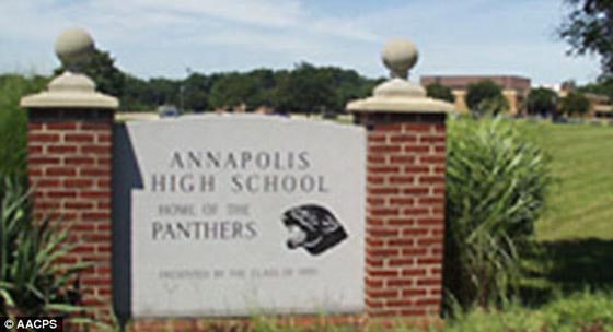 ثانوية في كاليفورنيا تحظر الرقص على طريق مايلي سايروس صورة رقم 8