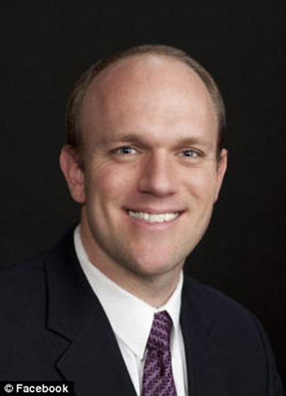 ثانوية في كاليفورنيا تحظر الرقص على طريق مايلي سايروس صورة رقم 6