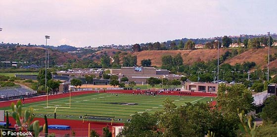 ثانوية في كاليفورنيا تحظر الرقص على طريق مايلي سايروس صورة رقم 3