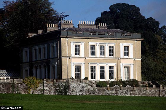 اجبار ابنة مليونير على الاعتذار لجيرانها بعد حفلة صاخبة صورة رقم 5