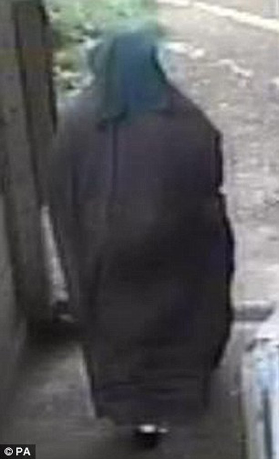 مجاهد هارب ببرقع نسائي مطلوب للعدالة في بريطانيا صورة رقم 1