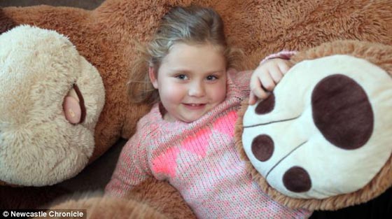 طفلة تعاني من مرض نادر وتتحطم عظامها الصغيرة من اقل ضربة صورة رقم 1