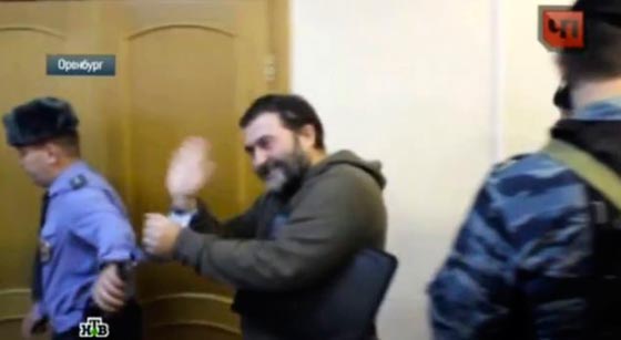 روسيا: سجن زعيم طائفة منحرفين شجع ممارسة الرذيلة امام الاطفال صورة رقم 4