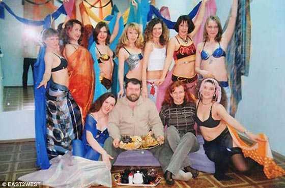 روسيا: سجن زعيم طائفة منحرفين شجع ممارسة الرذيلة امام الاطفال صورة رقم 1