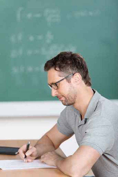 مطلوب معلمة بمرتب 150 الف يورو والمبيت في فندق او يخت صورة رقم 1