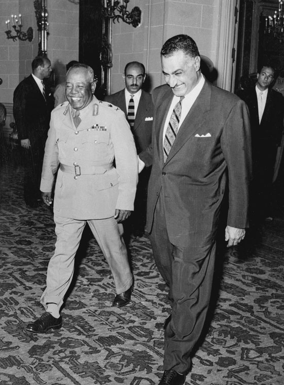 تحية عبد الناصر تروي قصصا عن زوجها الانسان والمقاتل الثوري صورة رقم 3