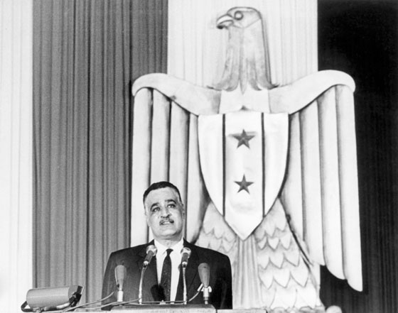 تحية عبد الناصر تروي قصصا عن زوجها الانسان والمقاتل الثوري صورة رقم 7