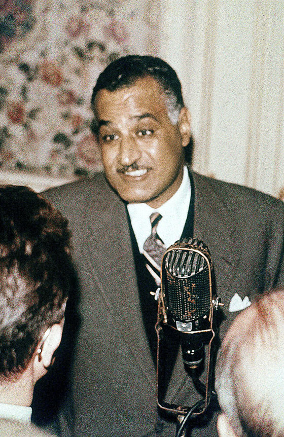 تحية عبد الناصر تروي قصصا عن زوجها الانسان والمقاتل الثوري صورة رقم 15