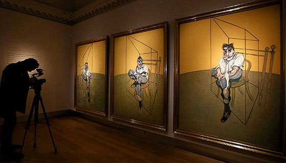 ثري انفق 403 ملايين دولار على ساعة ولوحة فنية والحلم الزهري صورة رقم 2