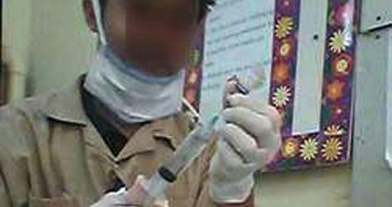 عامل نظافة في مستشفى سعودي يقوم بغسل الكلى للمرضى! صورة رقم 1 عامل نظافة في مستشفى سعودي يقوم بغسل الكلى للمرضى! صورة رقم 1