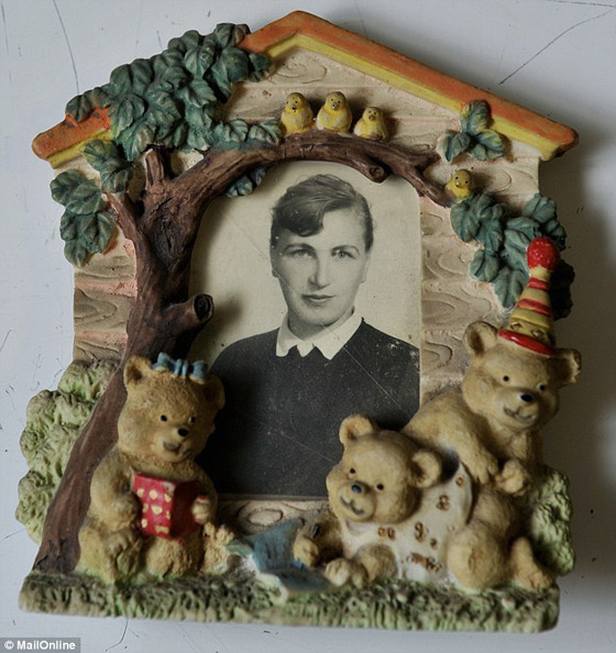 صور الرجل المشوه بالدمامل الذي قبله البابا فرنسيس وباركه صورة رقم 11